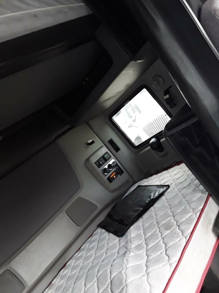 2018 International LT625 Sleeper Semi Truck – 73″ Condo Sleeper, 450HP, 10