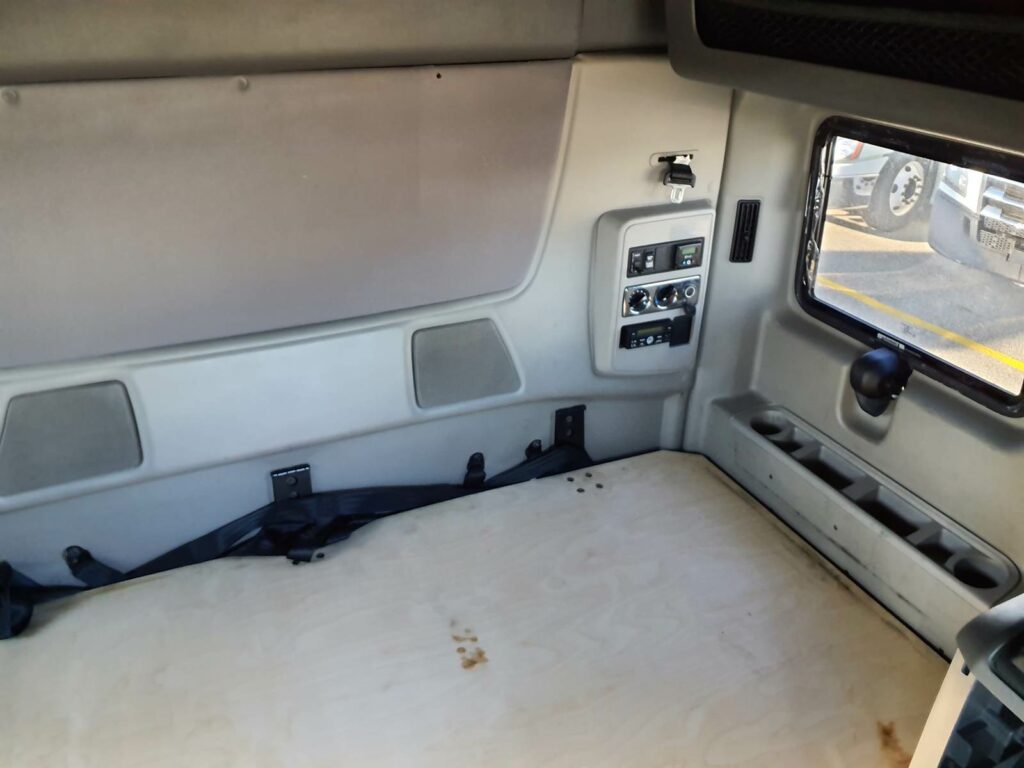 2019 International LT625 Sleeper Semi Truck – 73″ Condo Sleeper, 450HP, 10