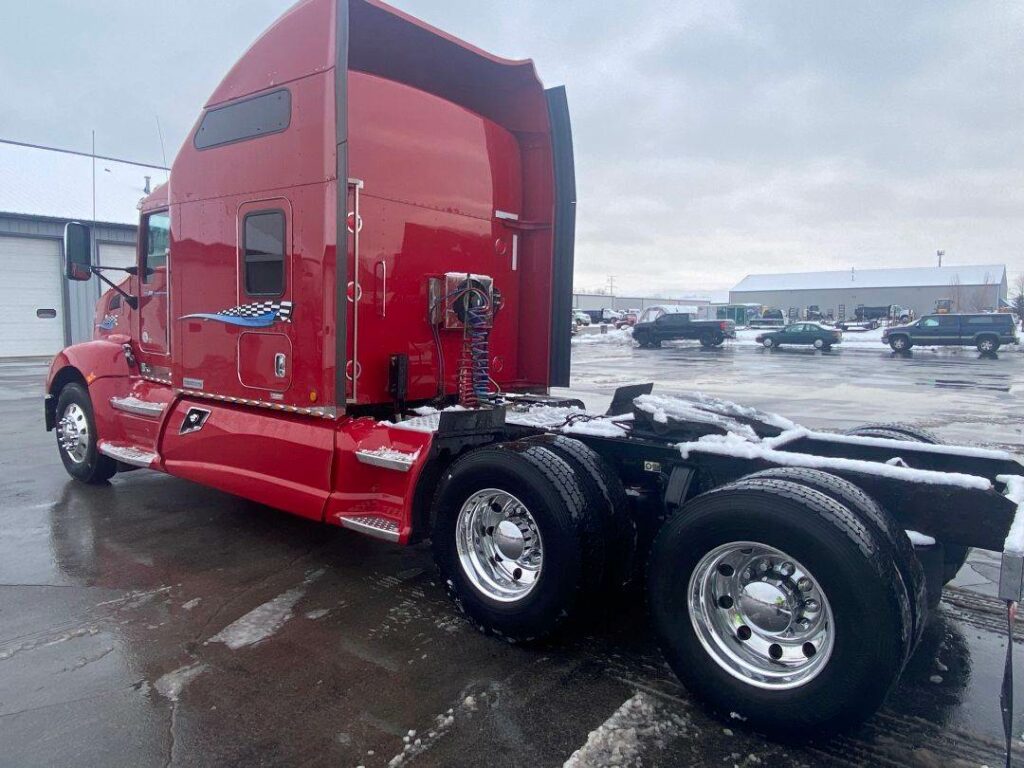 2015 Kenworth T660 Sleeper Semi Truck