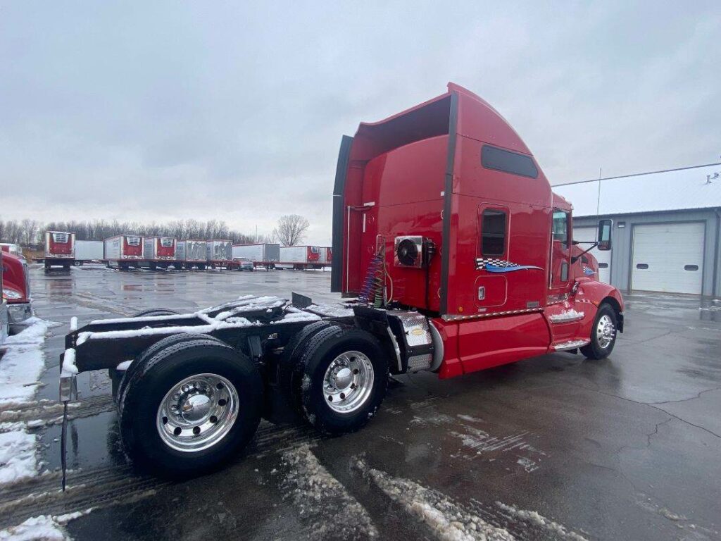 2015 Kenworth T660 Sleeper Semi Truck