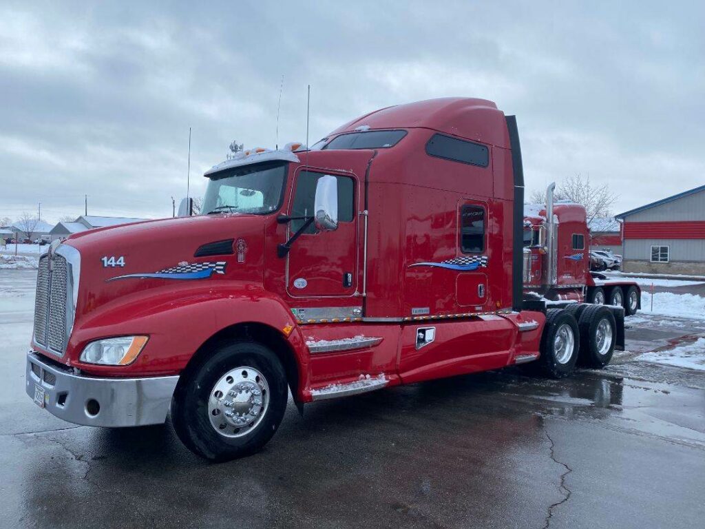 2015 Kenworth T660 Sleeper Semi Truck