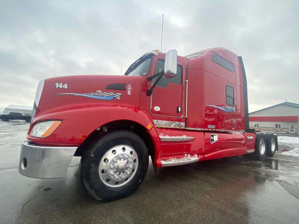 2015 Kenworth T660 Sleeper Semi Truck