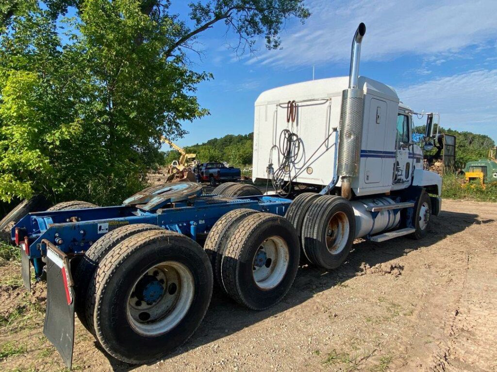 1997 Mack CH613 Sleeper Semi Truck