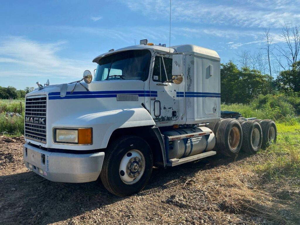 1997 Mack CH613 Sleeper Semi Truck