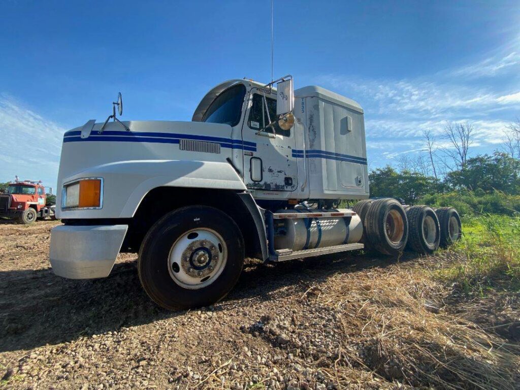 1997 Mack CH613 Sleeper Semi Truck