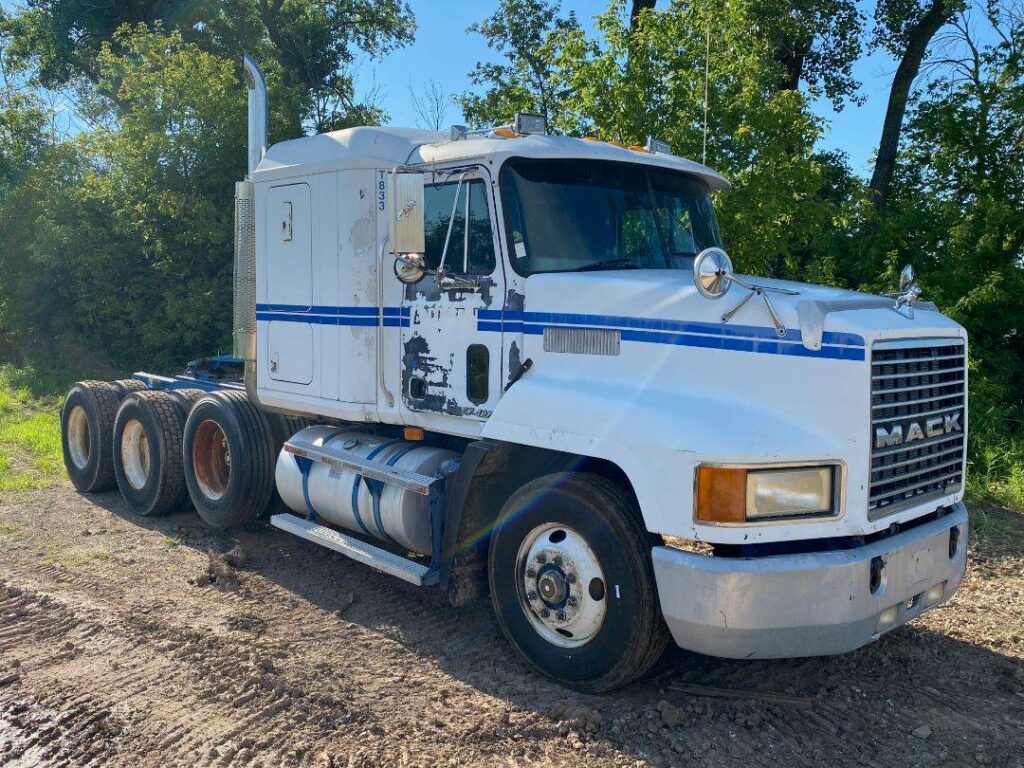 1997 Mack CH613 Sleeper Semi Truck