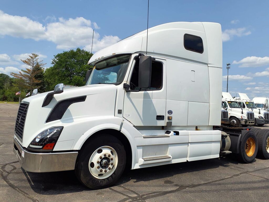 2017 Volvo VNL64T Sleeper Semi Truck – 61″ Condo Sleeper, 455HP, 12