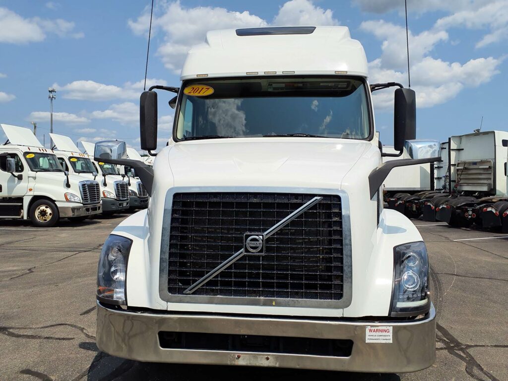 2017 Volvo VNL64T Sleeper Semi Truck – 61″ Condo Sleeper, 455HP, 12