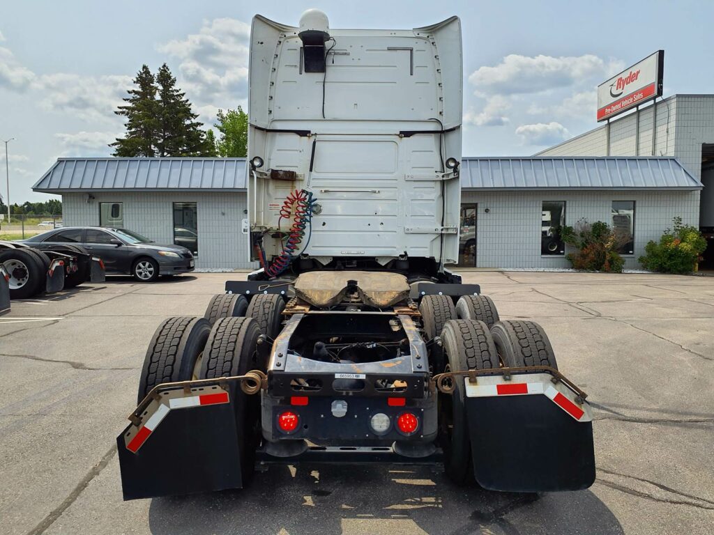 2017 Volvo VNL64T Sleeper Semi Truck – 61″ Condo Sleeper, 455HP, 12