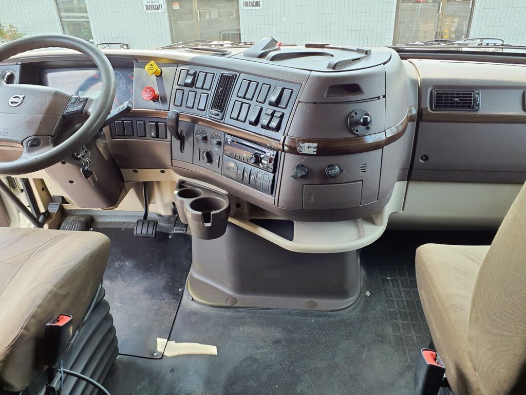 2017 Volvo VNL64T Sleeper Semi Truck – 61″ Condo Sleeper, 455HP, 12