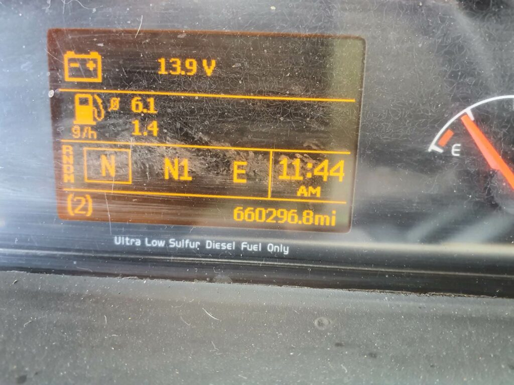 2017 Volvo VNL64T Sleeper Semi Truck – 61″ Condo Sleeper, 455HP, 12