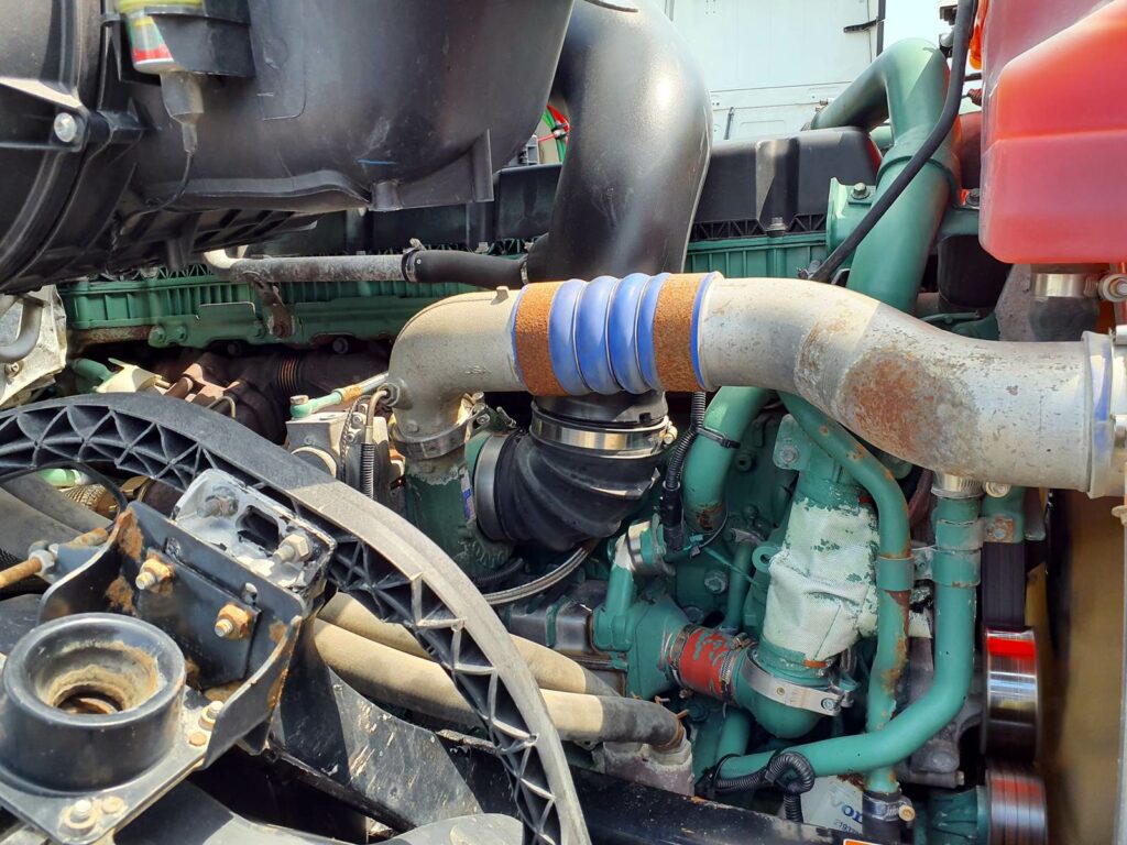 2017 Volvo VNL64T Sleeper Semi Truck – 61″ Condo Sleeper, 455HP, 12