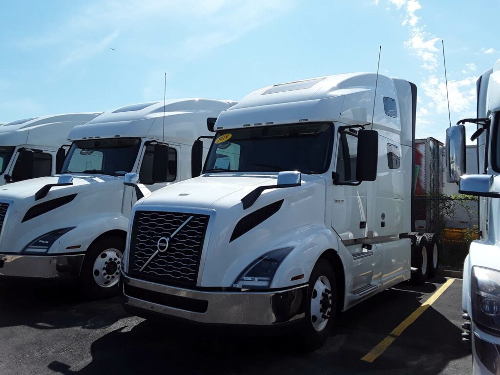 2019 Volvo VNL64T760 Sleeper Semi Truck – 61″ Condo Sleeper, 450HP, 10