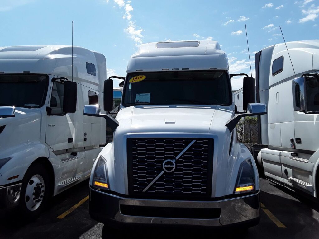 2019 Volvo VNL64T760 Sleeper Semi Truck – 61″ Condo Sleeper, 450HP, 10