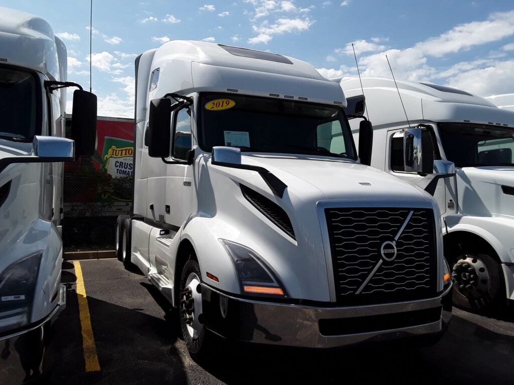 2019 Volvo VNL64T760 Sleeper Semi Truck – 61″ Condo Sleeper, 450HP, 10