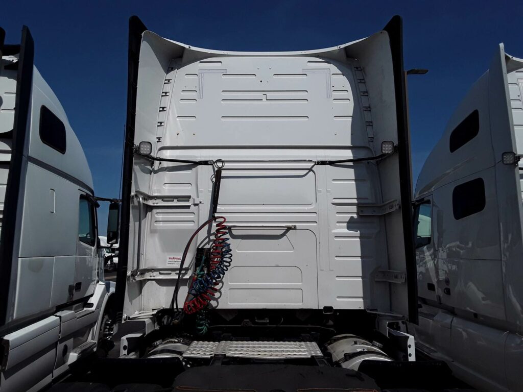 2019 Volvo VNL64T760 Sleeper Semi Truck – 61″ Condo Sleeper, 450HP, 10