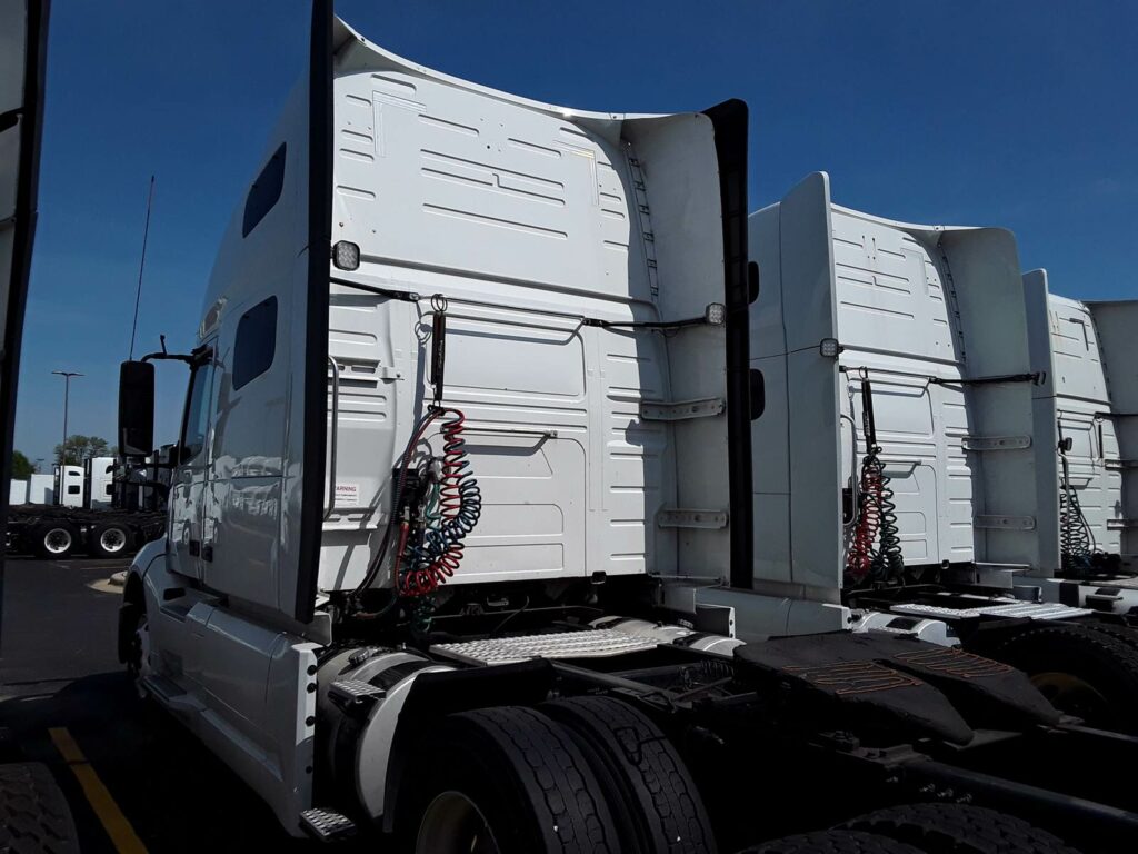 2019 Volvo VNL64T760 Sleeper Semi Truck – 61″ Condo Sleeper, 450HP, 10