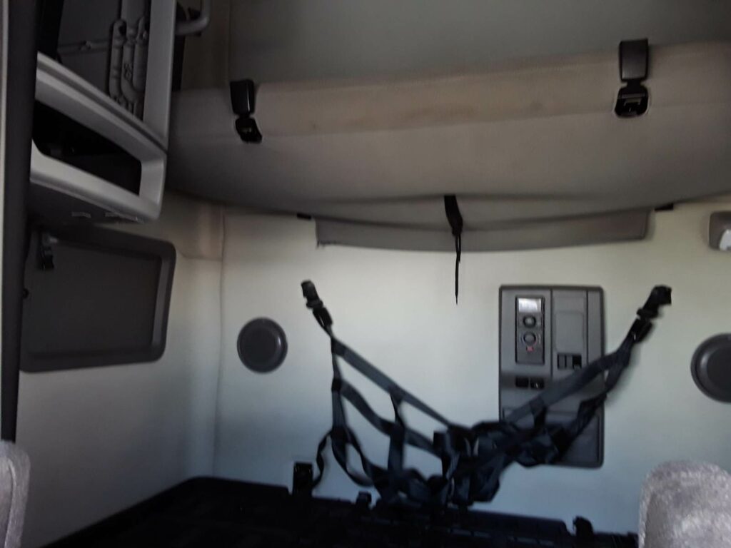 2019 Volvo VNL64T760 Sleeper Semi Truck – 61″ Condo Sleeper, 450HP, 10