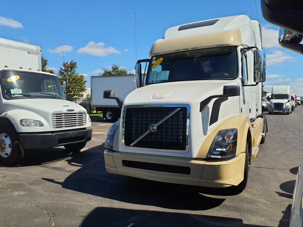2018 Volvo VNL64T780 Sleeper Semi Truck – 77″ Condo Sleeper, 455HP, 12