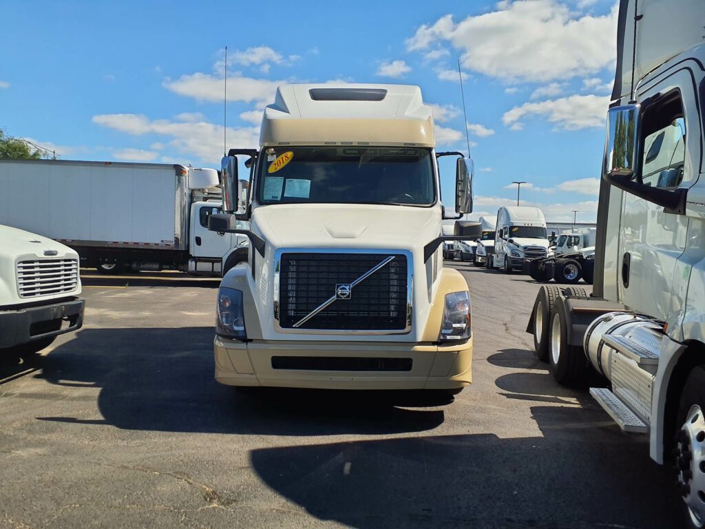 2018 Volvo VNL64T780 Sleeper Semi Truck – 77″ Condo Sleeper, 455HP, 12