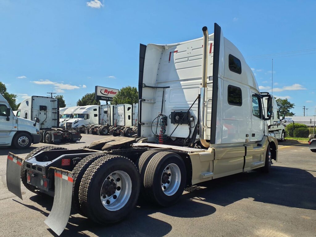 2018 Volvo VNL64T780 Sleeper Semi Truck – 77″ Condo Sleeper, 455HP, 12