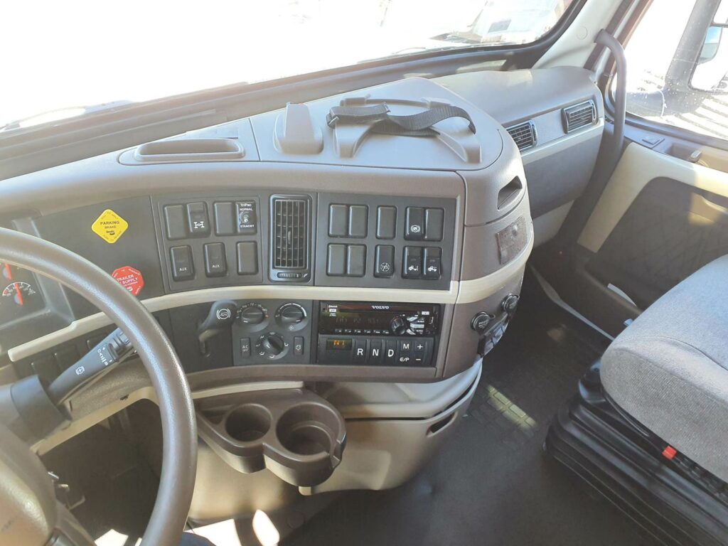 2018 Volvo VNL64T780 Sleeper Semi Truck – 77″ Condo Sleeper, 455HP, 12