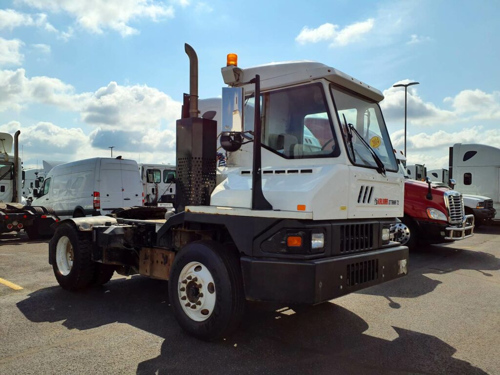 2016 Ottawa C30 Yard Spotter Truck – 200HP, 6