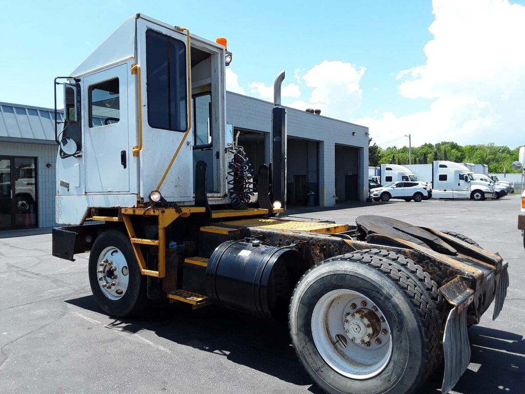 2015 Ottawa C30 Yard Spotter Truck – 200HP, 6