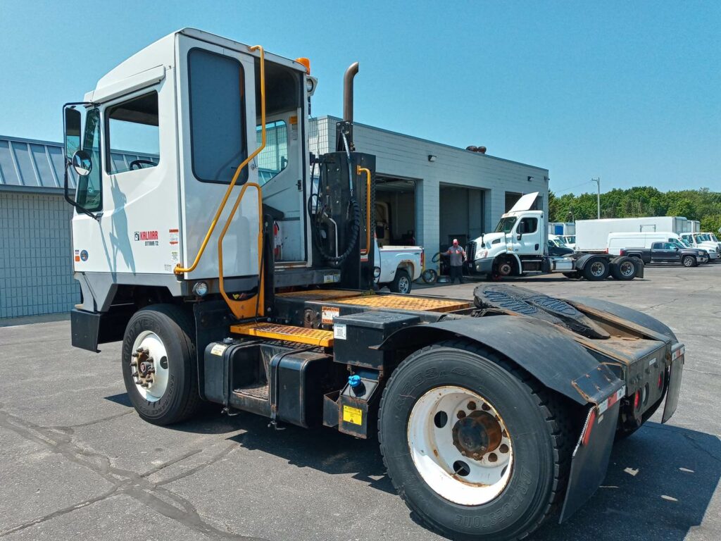2019 Ottawa T2 Yard Spotter Truck – 200HP, 6