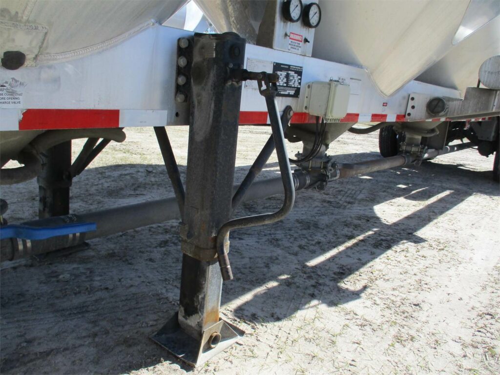 2019 Southern Welding ALUMINUM 1000 CUBIC FT PNEUMATIC TANKER