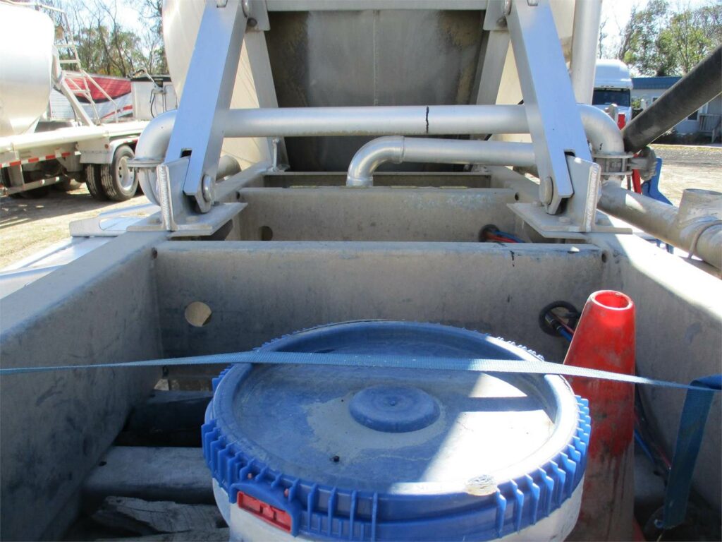 2019 Southern Welding ALUMINUM 1000 CUBIC FT PNEUMATIC TANKER