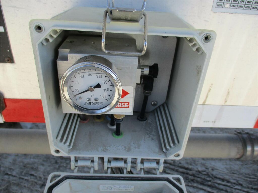 2019 Southern Welding ALUMINUM 1000 CUBIC FT PNEUMATIC TANKER