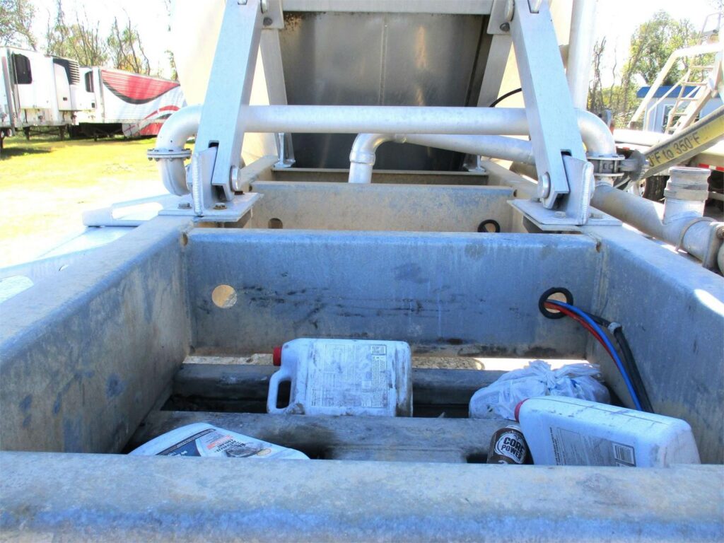 2019 Southern Welding ALUMINUM 1000 CUBIC FT PNEUMATIC TANKER