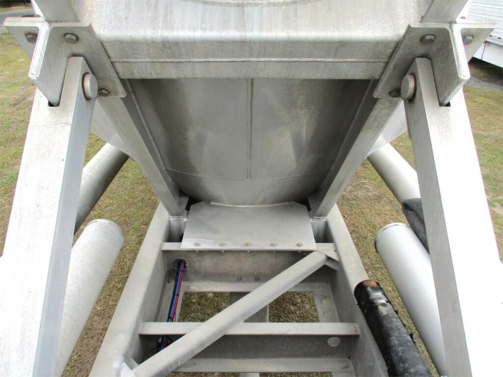 2019 Southern Welding ALUMINUM 1000 CUBIC FT PNEUMATIC TANKER