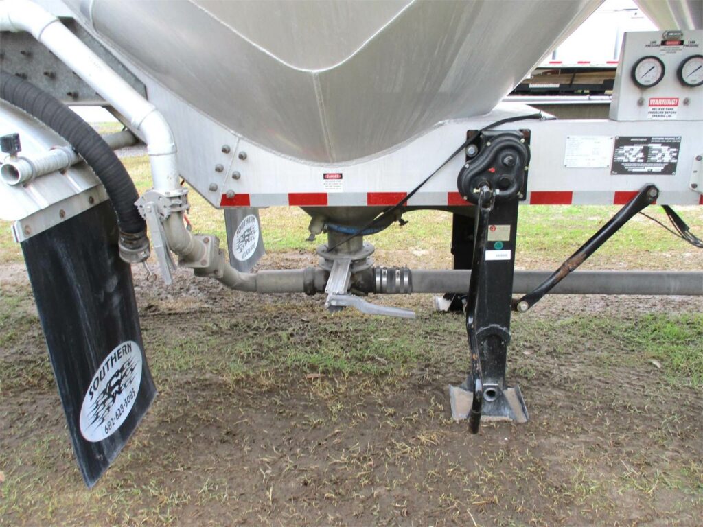 2019 Southern Welding ALUMINUM 1000 CUBIC FT PNEUMATIC TANKER