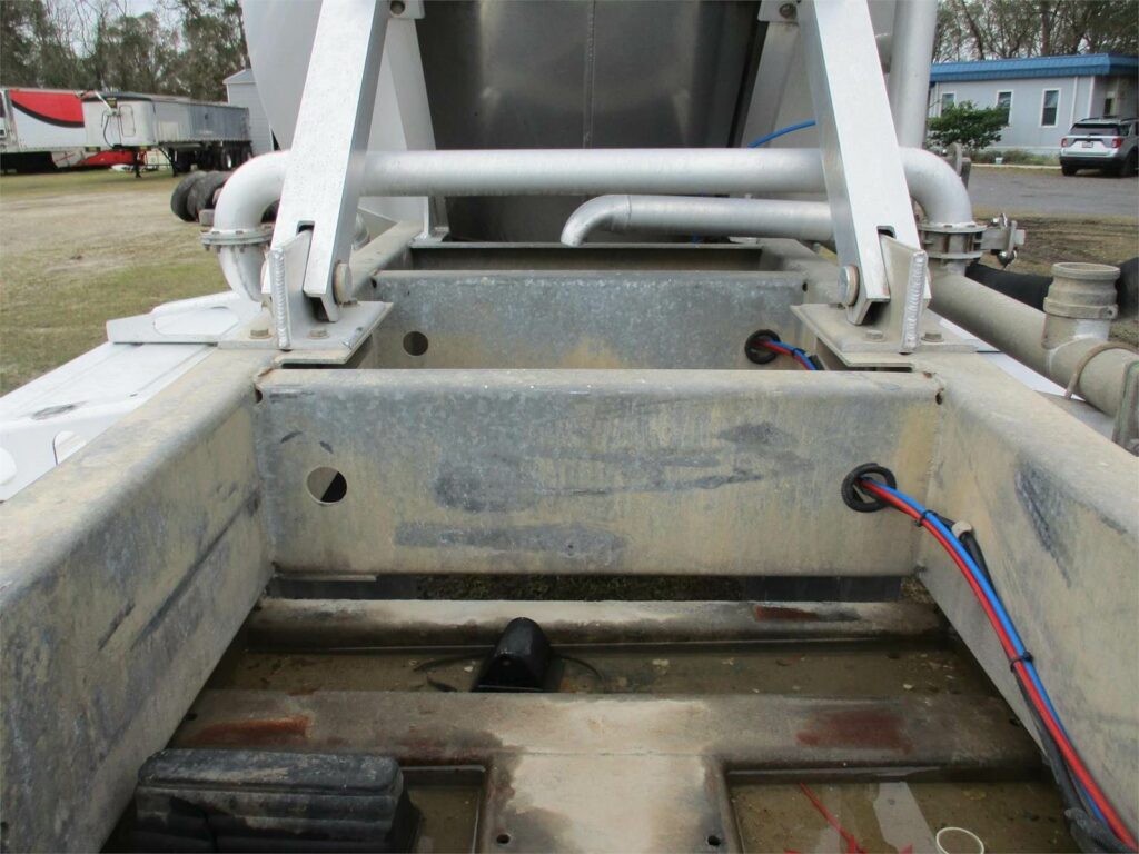 2019 Southern Welding ALUMINUM 1000 CUBIC FT PNEUMATIC TANKER