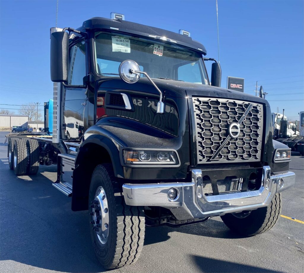 2024 Volvo VHD64F300