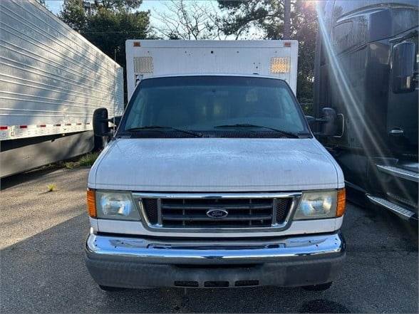 2005 Ford F-350 Ambulance – 235HP, Automatic