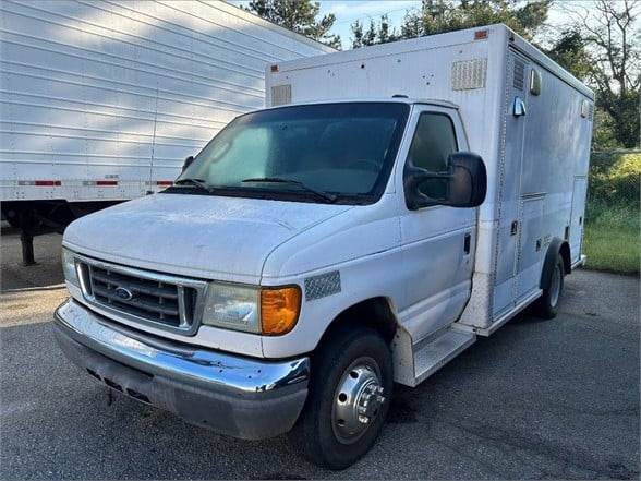 2005 Ford F-350 Ambulance – 235HP, Automatic