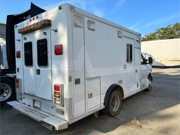 2005 Ford F-350 Ambulance – 235HP, Automatic