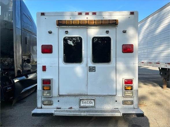 2005 Ford F-350 Ambulance – 235HP, Automatic