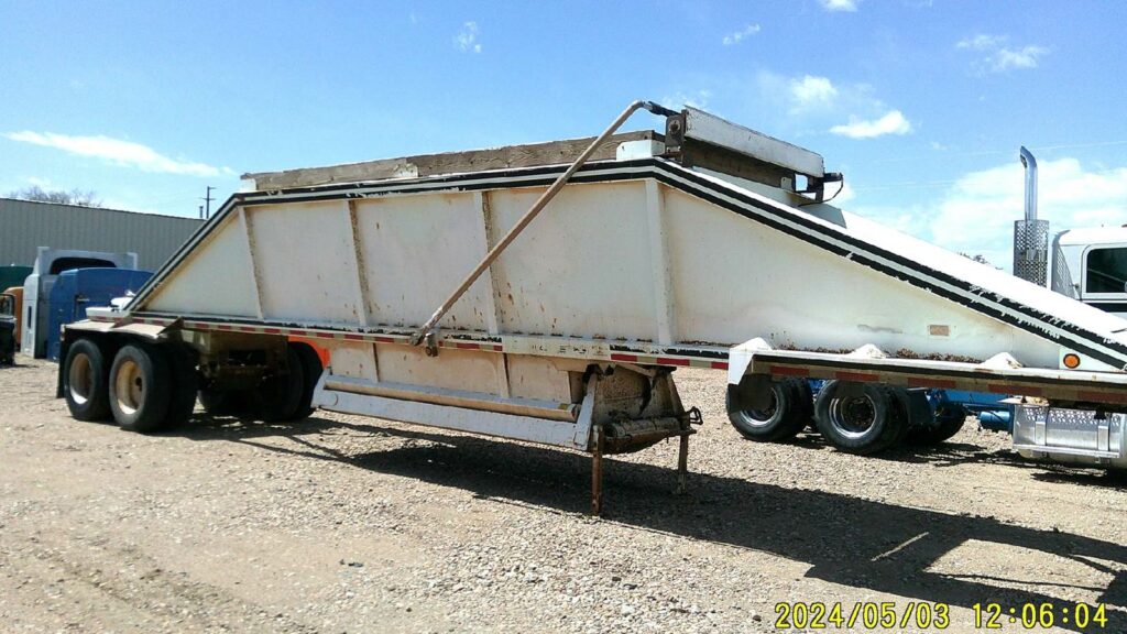 1998 Red River 40′ Belly Dump Trailer