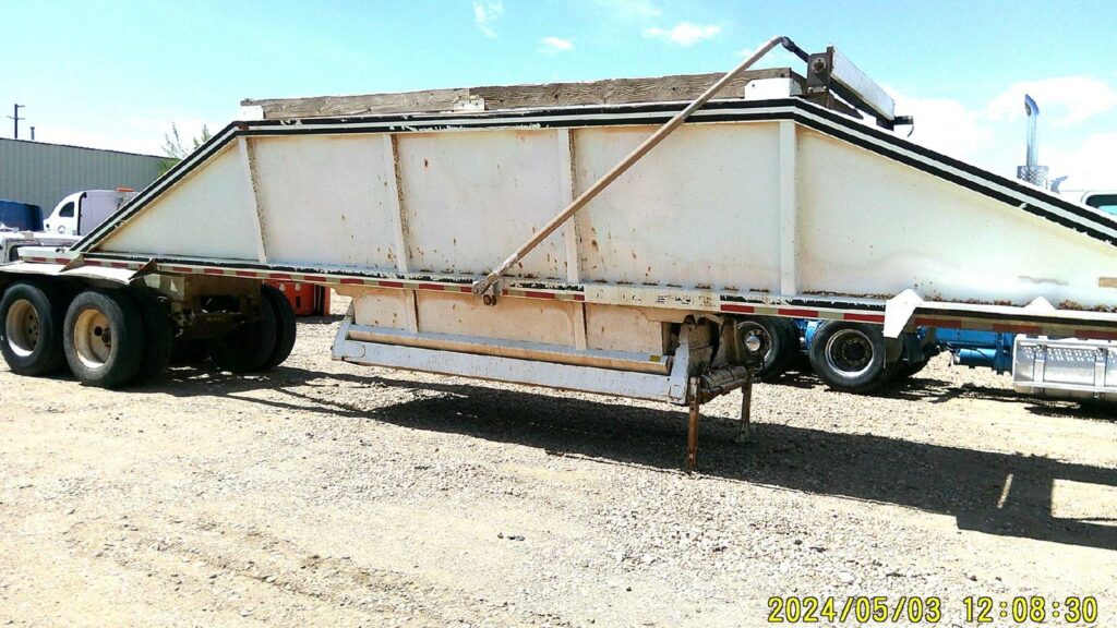 1998 Red River 40′ Belly Dump Trailer