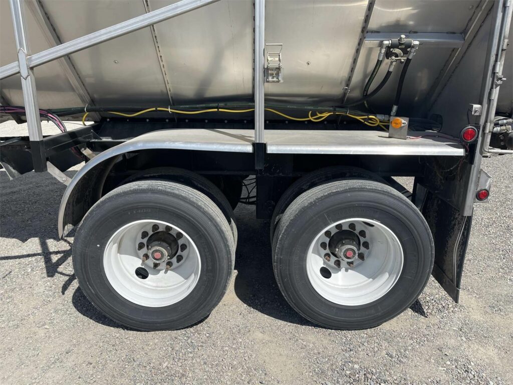 2023 BTR 42×96 Tandem Axle Stainless Steel Belt Trailer – Air Ride, Fixed Axle