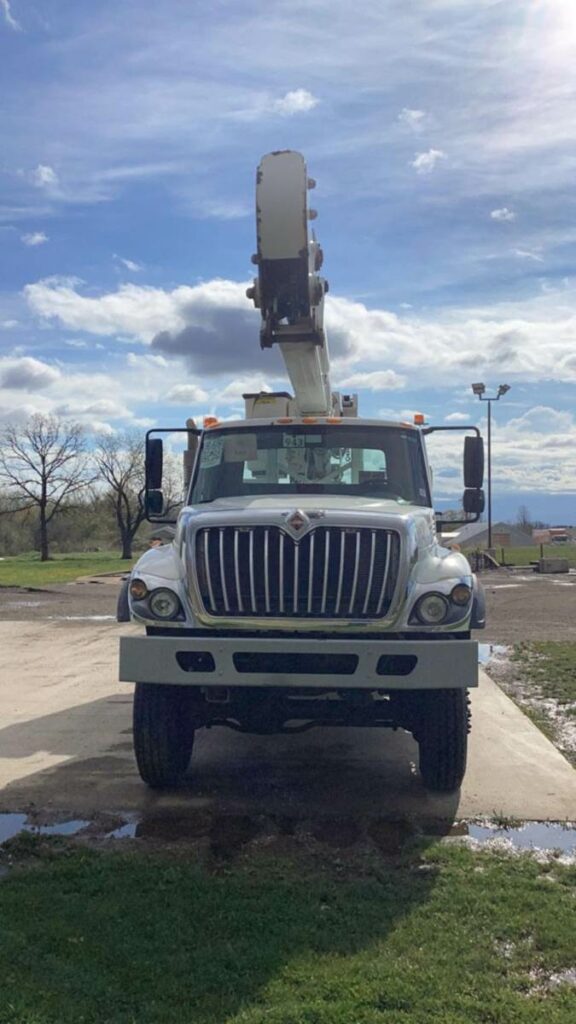 2016 International 7300 Boom / Bucket Truck – 250HP