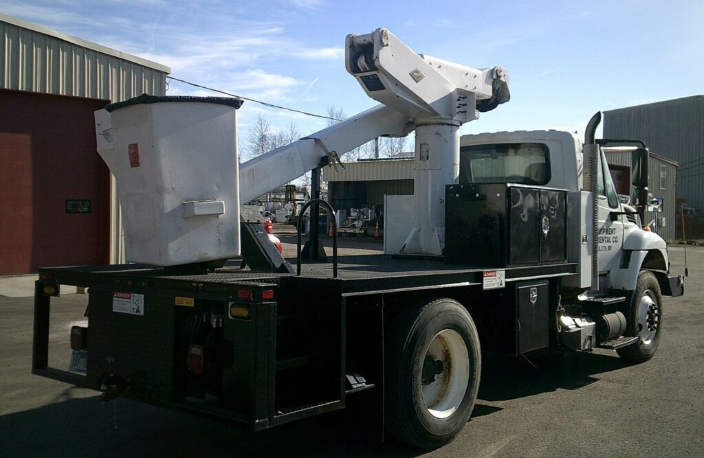 2012 International 7400 Workstar SBA 4X2 Bucket Truck – Versalift VST4000I Aerial Lift 45 Ft Working Height
