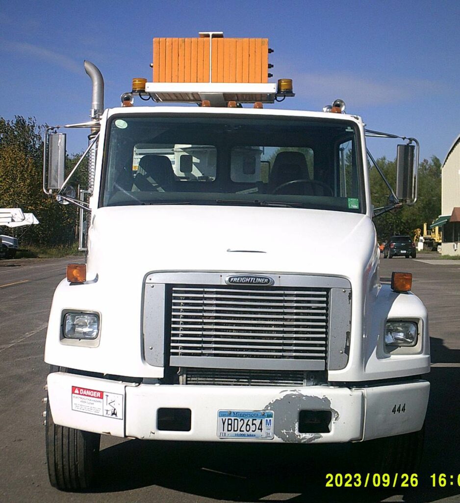 Bridge Inspection Truck – 2001 Freightliner FL80 6X2 Conventional Cab Cummins – Paxton Mitchell Snooper with 10 Ft Rotating Platform 600 lbs. Capacity