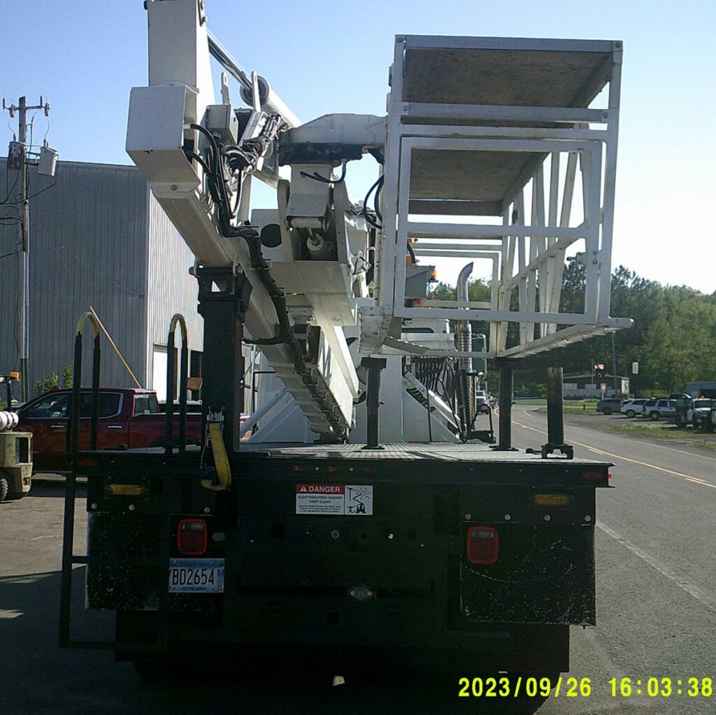 Bridge Inspection Truck – 2001 Freightliner FL80 6X2 Conventional Cab Cummins – Paxton Mitchell Snooper with 10 Ft Rotating Platform 600 lbs. Capacity