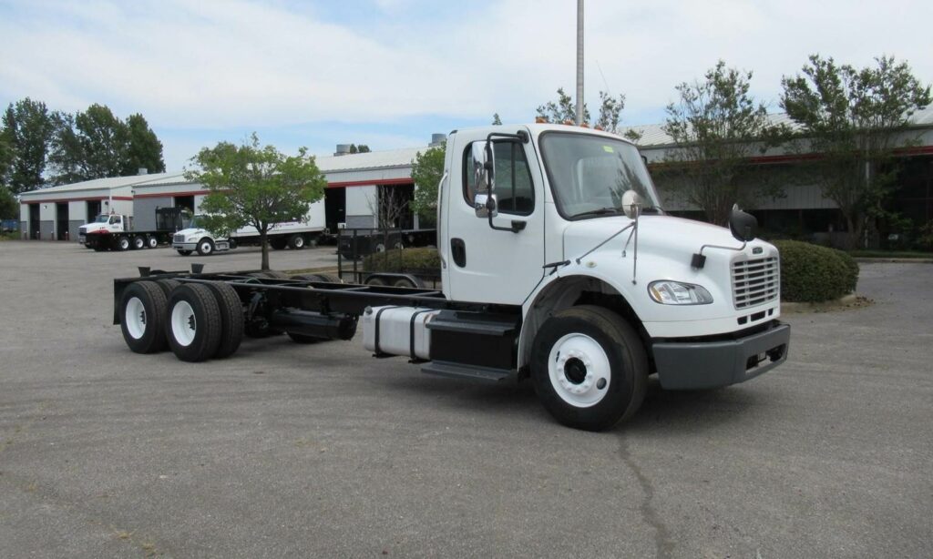 2015 Freightliner M2 106 Tandem Axle Cab & Chassis Truck – Cummins, 310HP, 9 Speed Manual