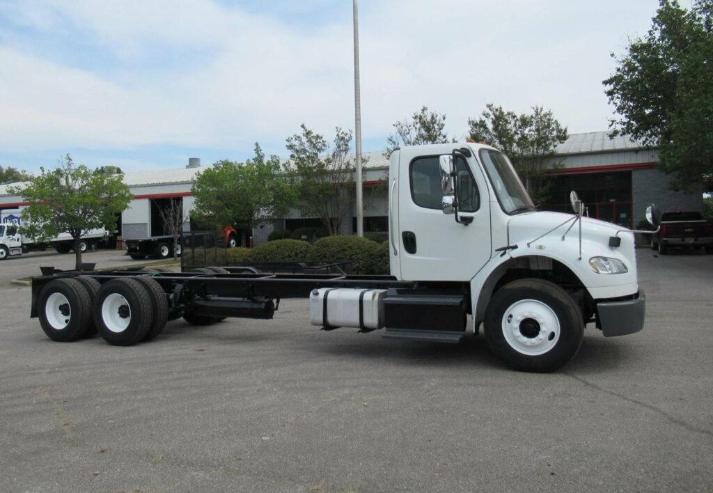 2015 Freightliner M2 106 Tandem Axle Cab & Chassis Truck – Cummins, 310HP, 9 Speed Manual